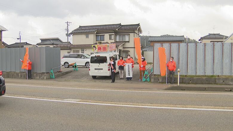 聴衆と距離を取って行われた街頭演説