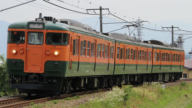 通称「湘南色」の列車（提供：しなの鉄道）