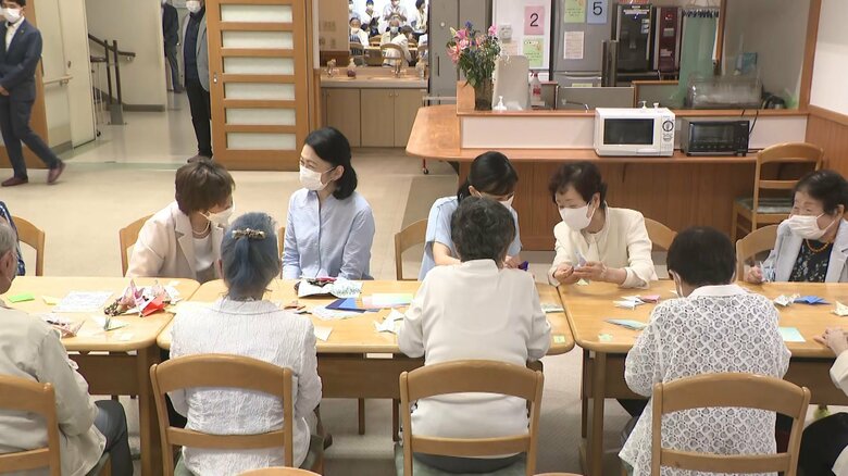 原爆養護ホームで被爆者と交流された　8月11日