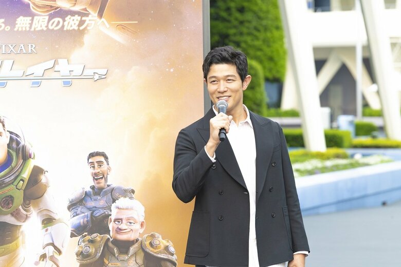 鈴木亮平さん　(C) 2022 Disney/Pixar. All Rights Reserved.　(C) Disney