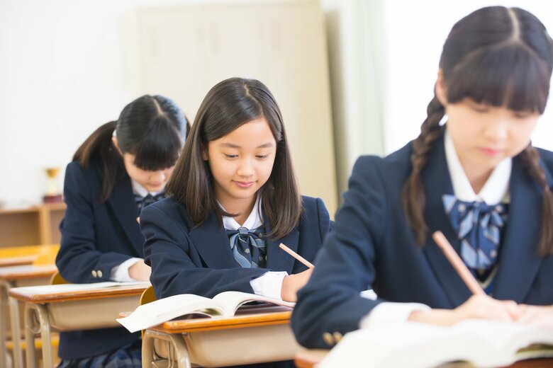 私立中学の学費で貯金を使いすぎないようにすることが大切（画像はイメージ）