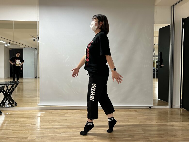 つま先立ちウォーク