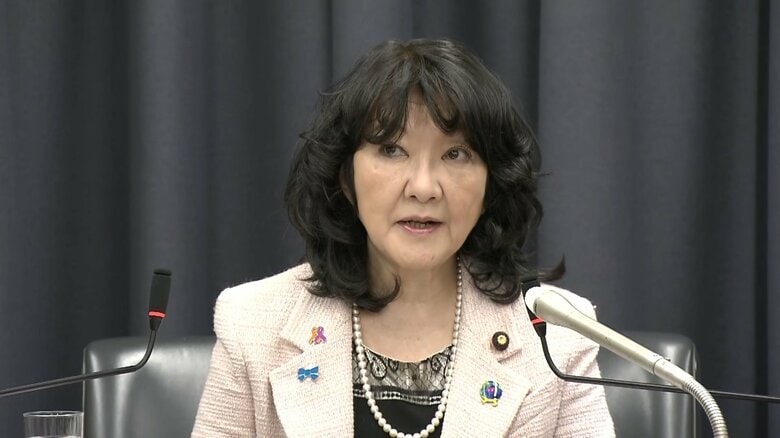 20日朝の閣議後会見はいつもの髪形