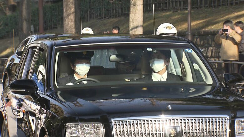 仙洞御所に入られる両陛下（午後3時すぎ）