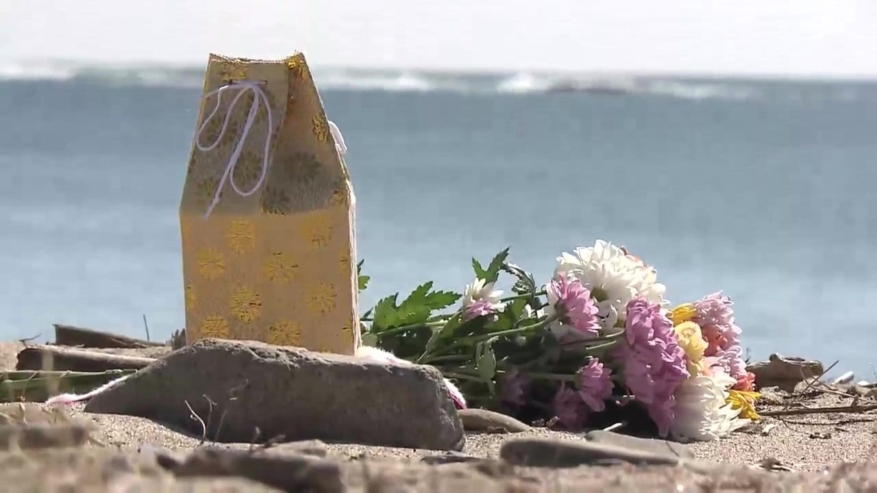 特別な3月11日を迎えた家族　娘の遺骨が見つかった海岸へ　東日本大震災15年