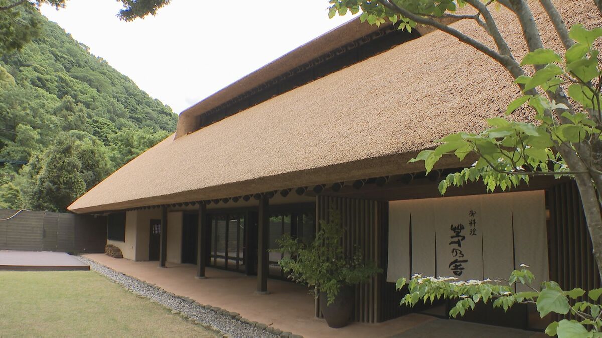 日本の伝統を守る「匠の技」 西日本一の大きな茅葺き屋根を持つ家 88歳