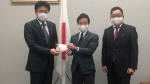 安倍首相が揶揄に使った“アサヒノマスク” 「総理も使って!」地元市長が“直訴”で語ったこと