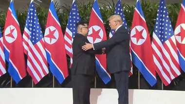 トランプ大統領が金委員長の腕に手を添える気づかいも 映像ポイント解説