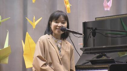 鳥羽の離島に歌声響く…中学校の卒業式に川嶋あいさんがサプライズ登場「旅立ちの日に…」披露しアンコールも