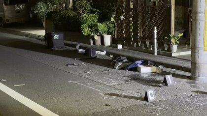 東京・三田で乗用車とバイクが衝突　歩行者の女性が巻き込まれケガ　慶応大学キャンパス近くの十字路