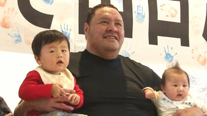 強くて優しい…元横綱・曙太郎さん(54)死去 度々地震の被災地を慰問 被災者励ました曙さんの思い