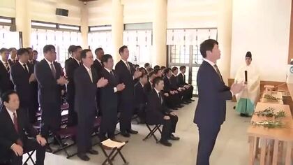 【カープ】新井監督や首脳陣らが必勝祈願　８年ぶりのリーグ優勝  ４２年ぶりの日本一へ　広島護国神社