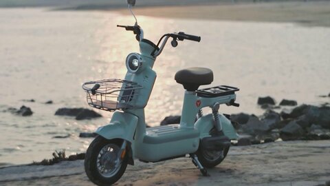 “二輪のBYD”中国「ヤディア」日本市場に参入…価格と手軽さで若年層取り込みへ　安全基準強化・整備体制の課題も