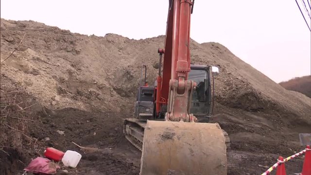 早朝から重機作業も 役場には苦情や心配の声が寄せられる