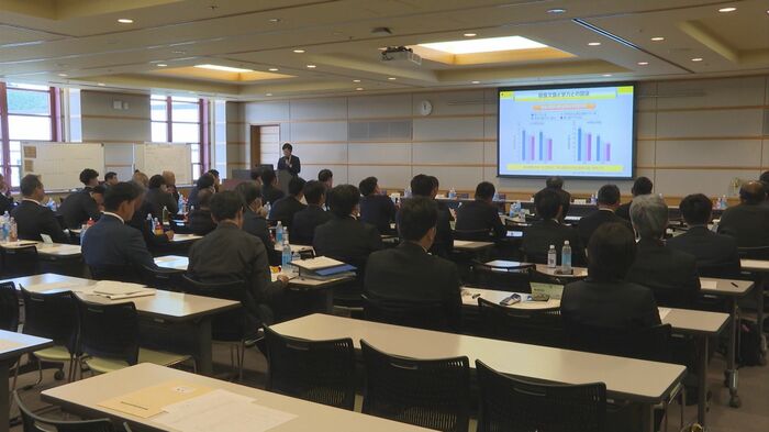 県高野連主催の熱中症対策説明会の様子（鳥取・倉吉市）