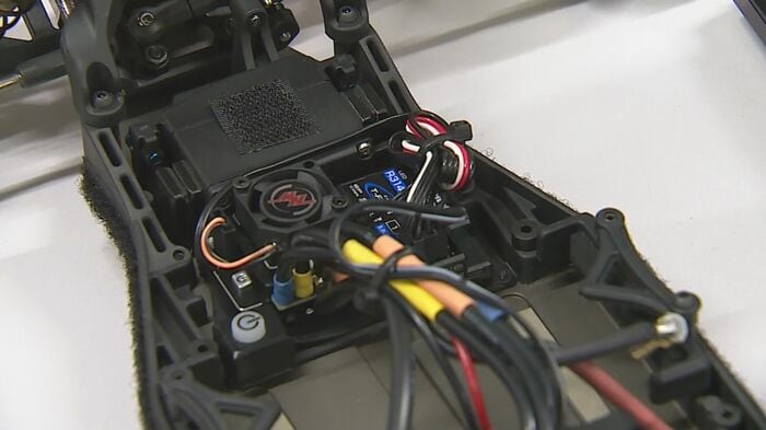 ラジコンカーの内部