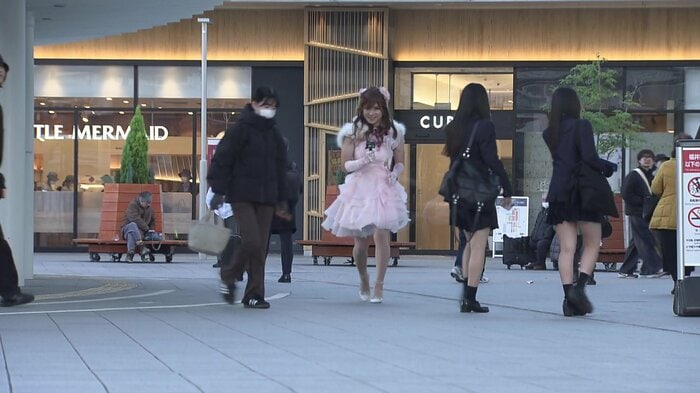 リアクションを求め街へ