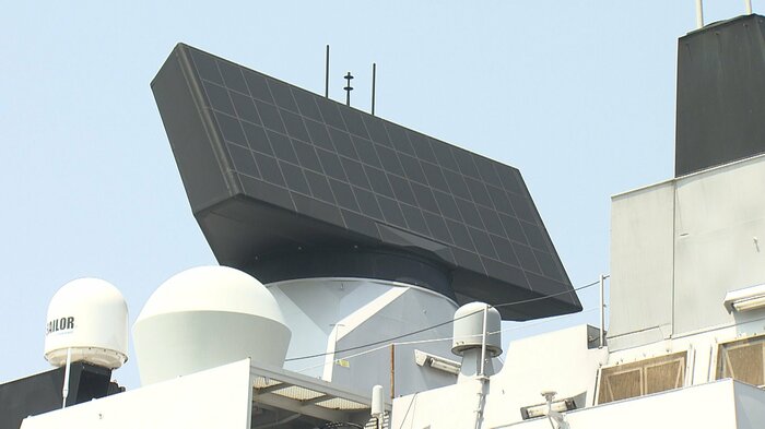 オランダ海軍フリゲート「トロンプ」のSMART-L MM/Nレーダー。探知距離は約2000kmとされる(6月13日撮影)