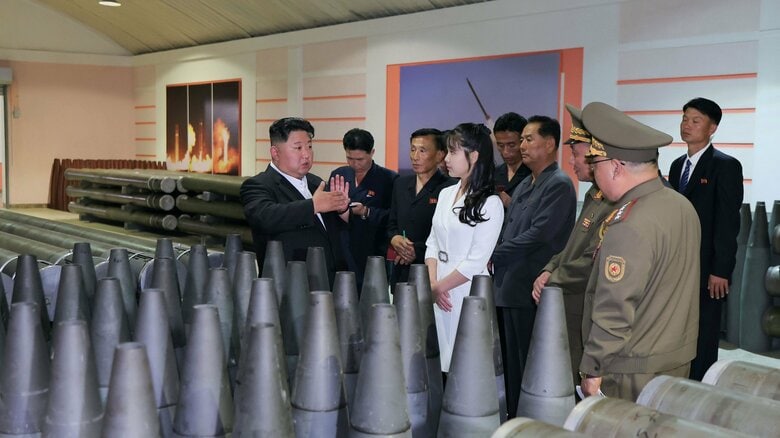 金正恩総書記が軍需工場を視察「現代戦に見合う新型の砲弾を増やすには生産の無人化を向上させる必要がある」｜FNNプライムオンライン