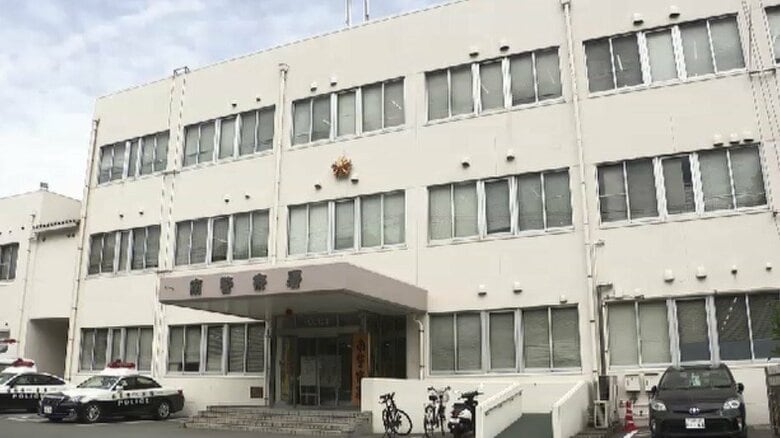 アパートの一室に侵入しハンドバッグや腕時計など約2368万円相当を盗んだ疑い　建設業の28歳男を逮捕　共犯者がいる可能性もあるとみて調べ　福岡｜FNNプライムオンライン