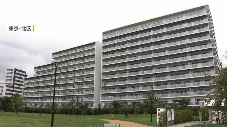 柵の隙間に足をかけてよじ登り転落か　マンション11階から5歳男児が転落死　東京・北区｜FNNプライムオンライン