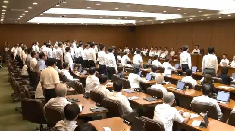 【一覧】採決中止動議に賛成した49人の所属会派と氏名　自民は“金銭授受”証言の江藤県議だけ賛成せず　蔵内議長の辞職勧告決議案　福岡県議会｜FNNプライムオンライン