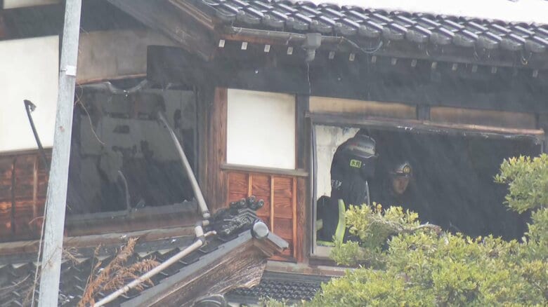【続報】氷見市の住宅火災　30代女性1人を病院に搬送、軽傷か　「2階の窓から火が見える」と火元の住民が通報｜FNNプライムオンライン