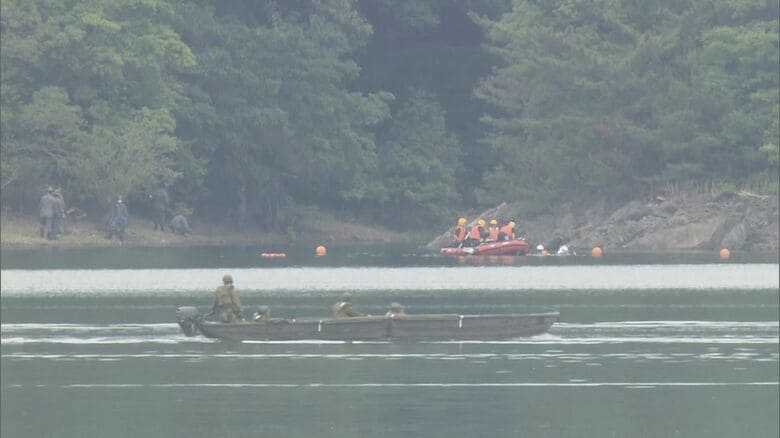 事故発生から最大規模…航空自衛隊の練習機が墜落した池で500人体制の捜索始まる 隊員2人が依然安否不明｜FNNプライムオンライン