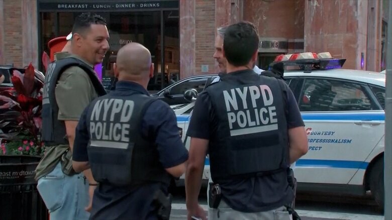 NYマンハッタンのオフィスビルでライフル発砲…3人銃撃うち警察官1人死亡　容疑者はラスベガス出身の27歳男　日本人の被害確認されず｜FNNプライムオンライン