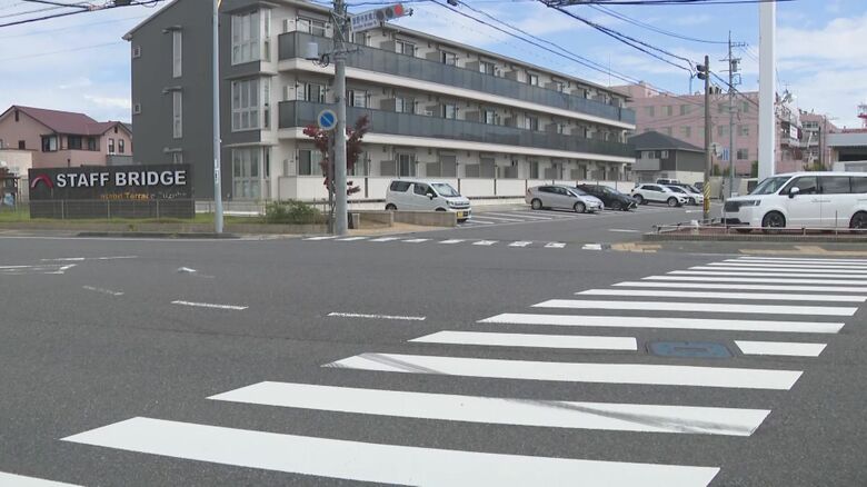 110番通報受け緊急走行中…赤信号の交差点に進入したパトカーが乗用車と出合い頭に衝突 相手の男性がケガして搬送｜FNNプライムオンライン