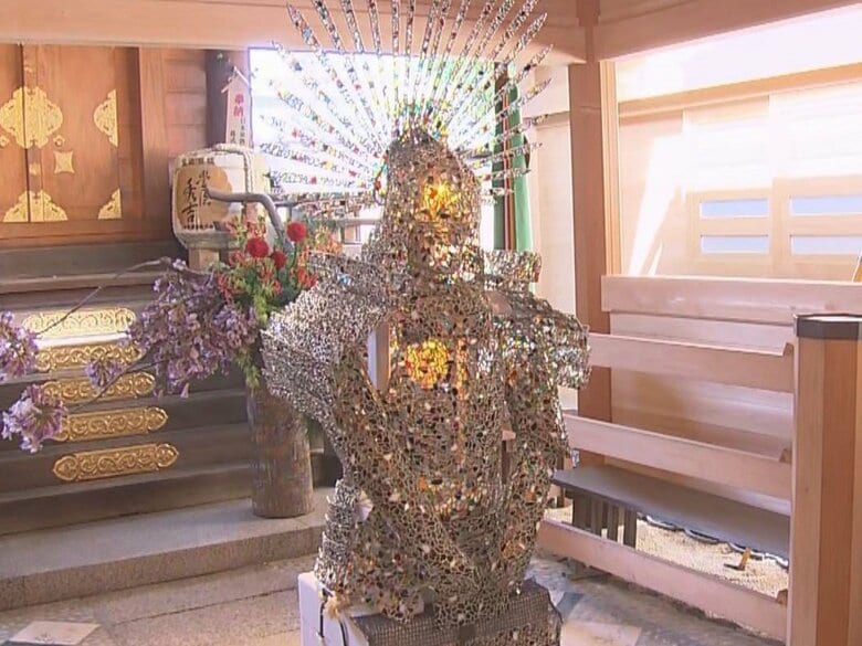 大きさで世界ギネス記録に認定…ステンドグラスで作られた豊臣秀吉の「甲冑」33色の約2万ピースが散りばめられる｜FNNプライムオンライン