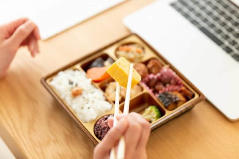 「弁当店」の倒産、2年連続で最多　「安い弁当」限界に　「値上げできない」弁当ビジネス苦境　低価格の「コンビニ弁当」も脅威