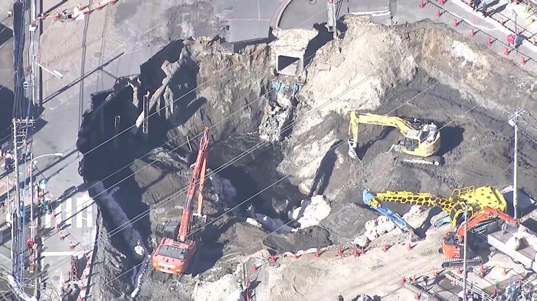 埼玉・八潮市の陥没事故現場に流れ込む下水の量を減らす「緊急放流」終了　下水道管内にトラック運転手の男性が取り残されている可能性も｜FNNプライムオンライン