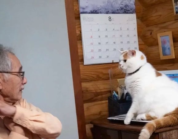 お父さん、パソコンを諦める（提供：MARCOさん）