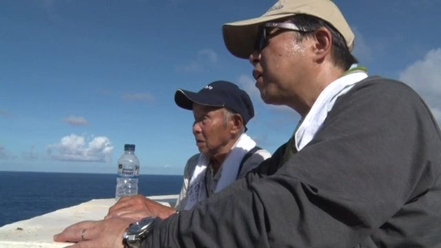 父の話に耳を傾ける雅利さん