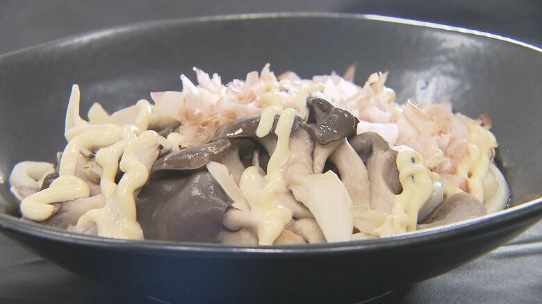 霜降りひらたけマヨうどん