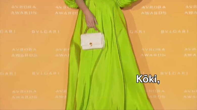鮮やかなグリーンのドレスで　Kōki，さん