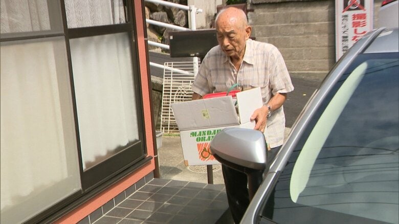 引っ越しをする小松昭一さん（2023年9月29日）