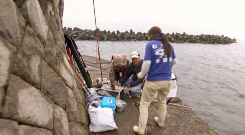釣り人から魚をもらうことも度々ある