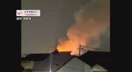 「建物の1階から火が」店舗兼住宅が全焼　住宅や店が密集するエリア…一時、騒然　4時間後に消し止められるが隣の建物にも延焼　店は営業時間外、けが人なし　松本市