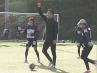 サッカー元日本代表・吉田麻也が女子サッカーのラブリッジ名古屋と合同練習「戦術的な部分でも理解度高い」
