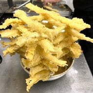 ごぼ天24本の衝撃 “ジェンガうどん”が話題の津島の人気麺処…毎朝打つ“津島うどん”と京風だしが自慢