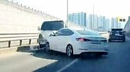 逆走したことに気づかず？車に正面衝突する瞬間　ドライバー“逆ギレ”で怒りぶつけるも事実知り謝罪　韓国
