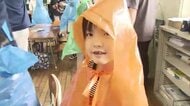 「自分の命を自分で守る」力を　北九州市で小中学生らが防災訓練　ごみ袋を使ったポンチョ作りなど　避難所を確認するスタンプラリーも　福岡