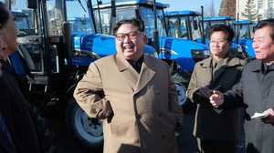 金正恩委員長のトラクター工場視察には軍事的強化の意味合いも