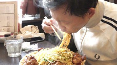 まるでマンガのごはん…先代の猛反対押し切った超大盛料理は「地元のソウルフード」に