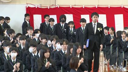 【おめでとう！】中学校などで入学式―少し大きめの制服で”笑顔が満開”新しい学びやに期待膨らむ「みんなで協力して頑張ります」授業スタートは10日から〈北海道札幌市〉