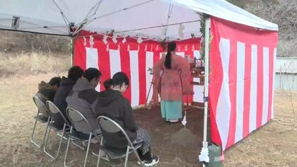 被災した住宅の再建へ地鎮祭　土砂崩れで安全性低下から別の地域での再建決断　大船渡山林火災から1年　岩手県