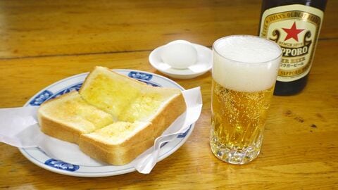 早朝なのにテンションMAX…朝5時から営業する老舗喫茶に“お酒モーニング” 朝まで働く人たちを支えるサービス