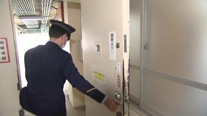 扉が開いている間は警報音が鳴り続ける